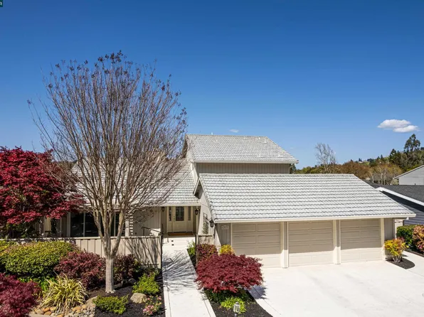 1917 Saint Andrews Dr, Moraga, CA 94556