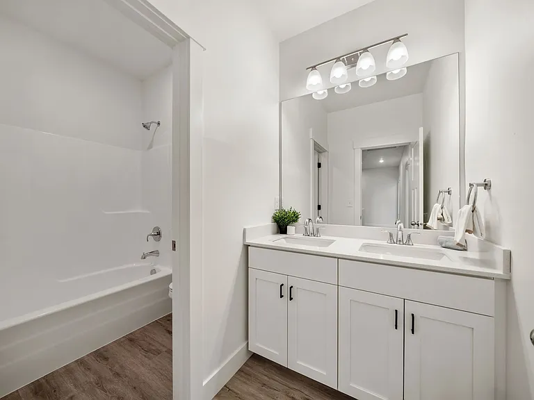737 S Harrison Dr — Photo 10