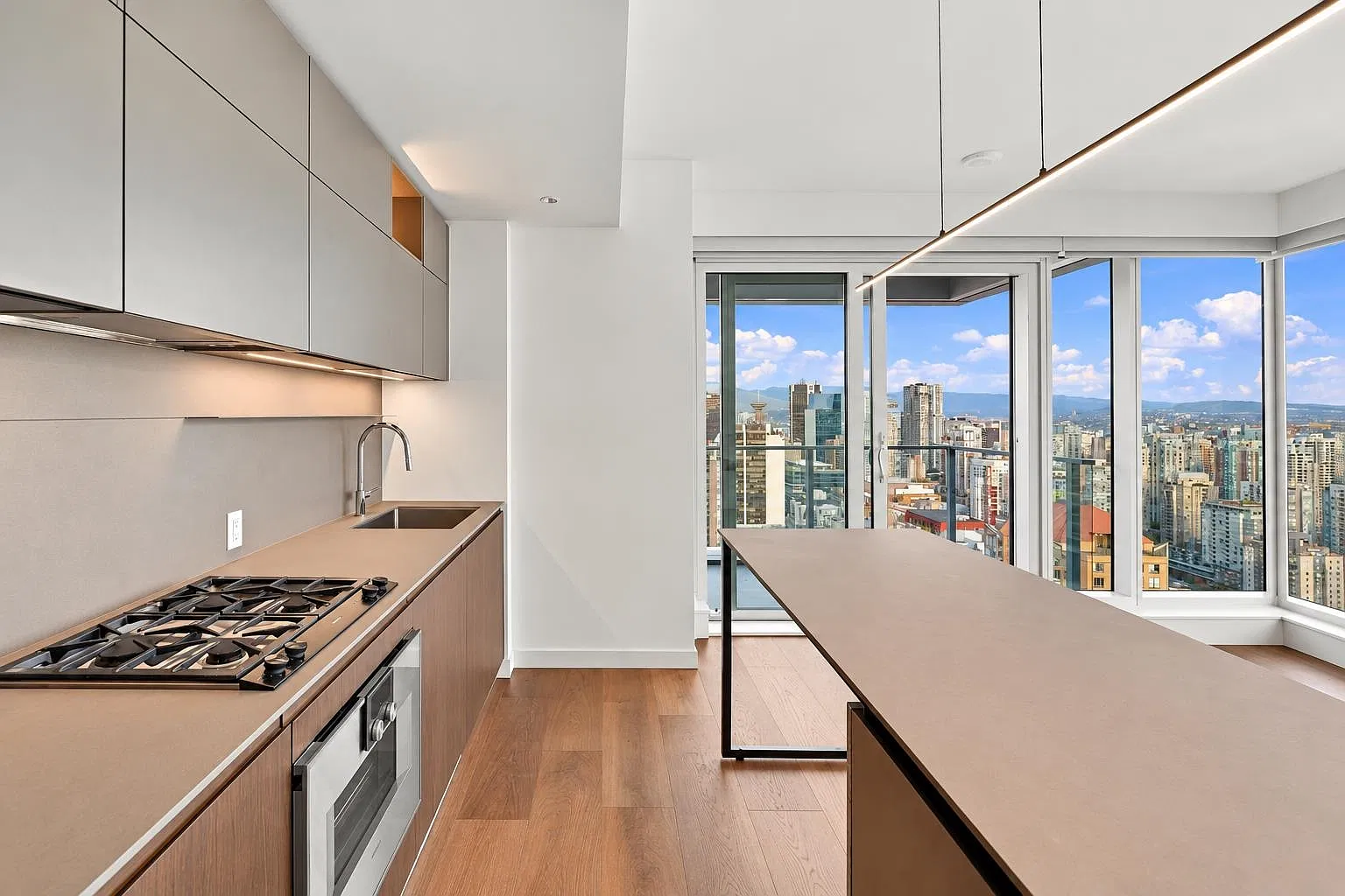2 bed, 741 sqft, $4,600 — Photo 4