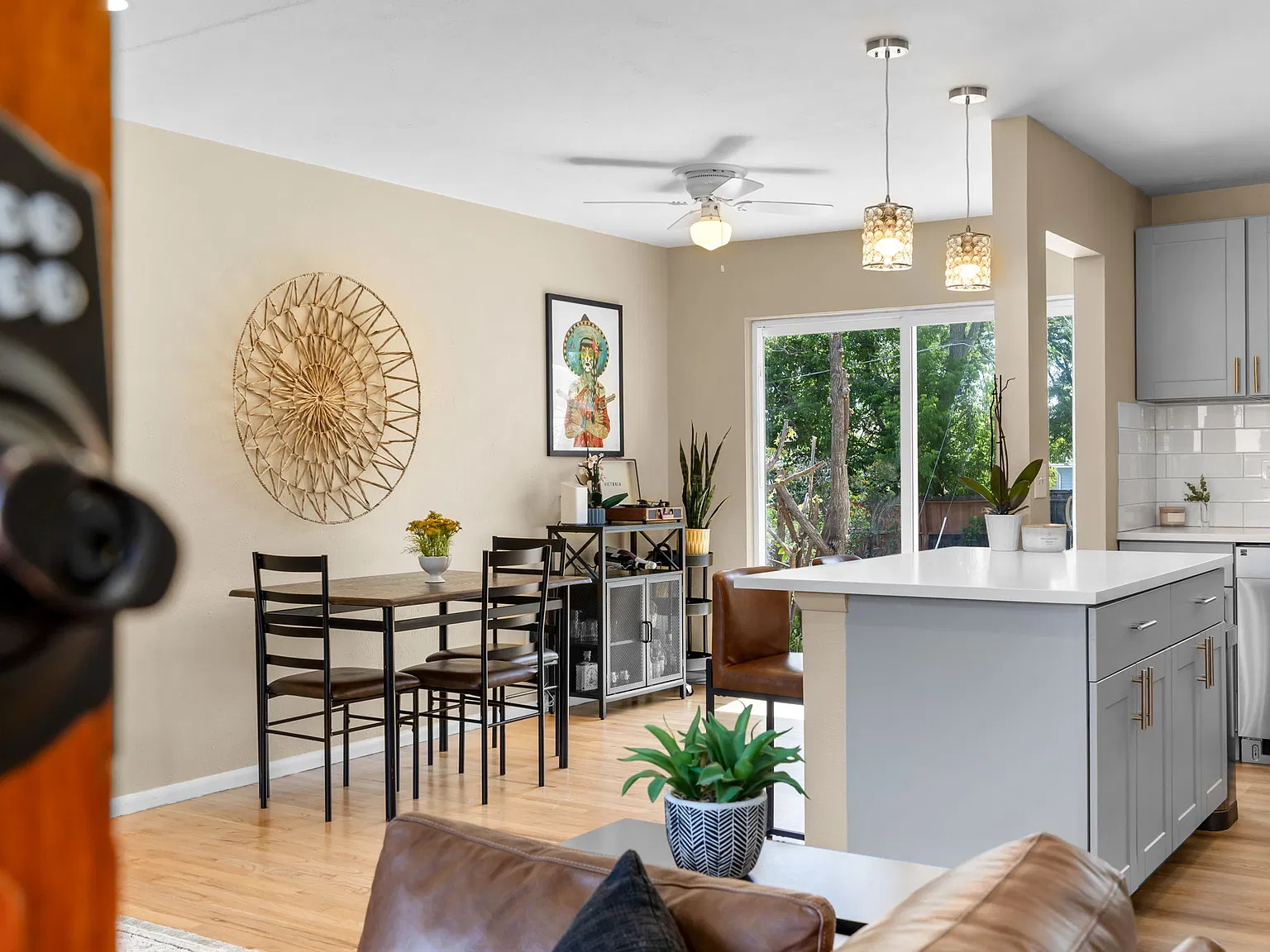 4 bed, 1.5 bath, 1438 sqft, $3,200 — Photo 4