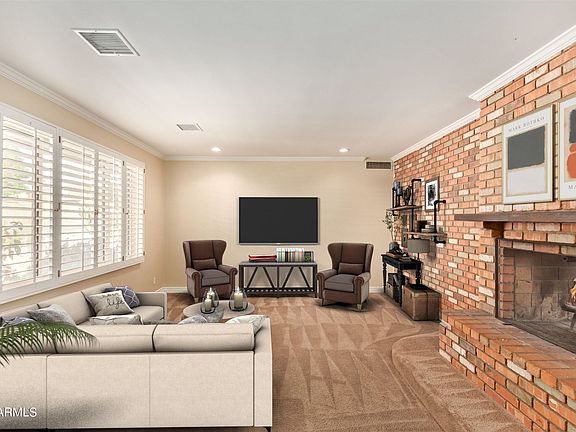 4th image of 801 E Country Gables Dr