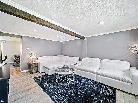 3rd image of 7028 Woodthrush Ave