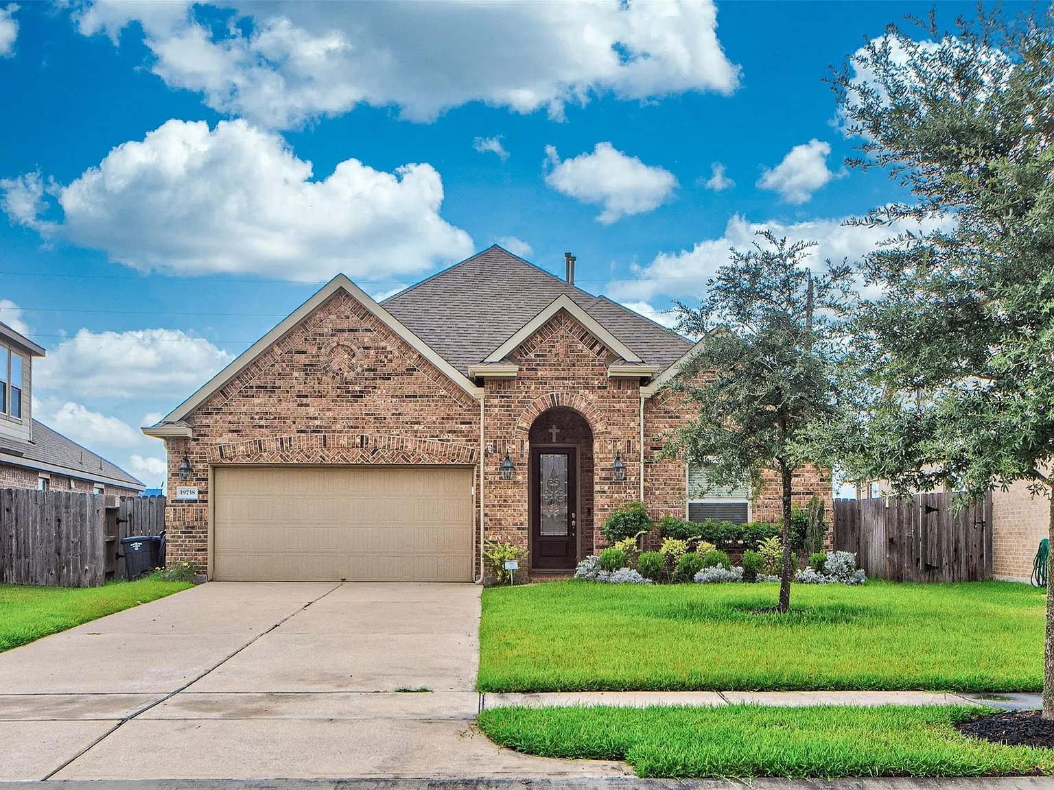 3 bed, 3.0 bath, 2238 sqft, $4,000 — Photo 1