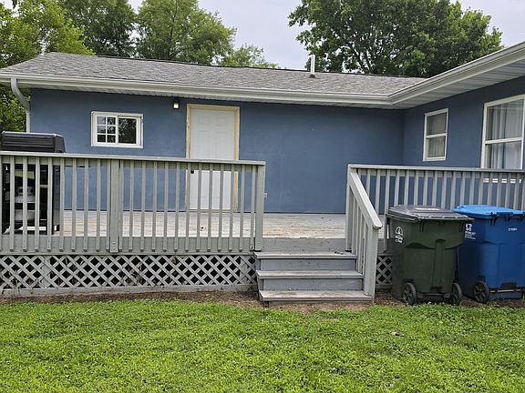 3rd image of 1819 Schiller St
