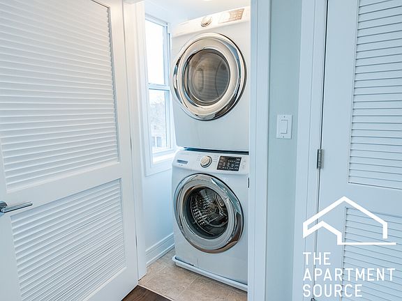 4th image of 2917 W Wabansia Ave #3