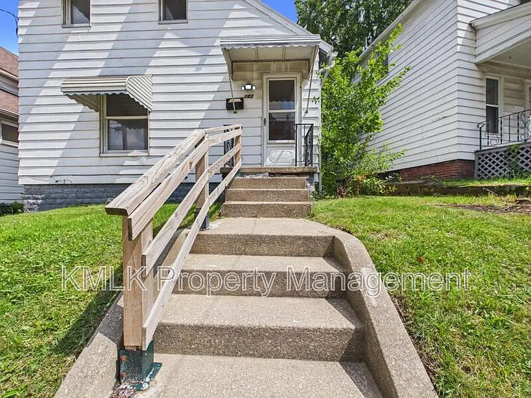 183 N Union St — Photo 3