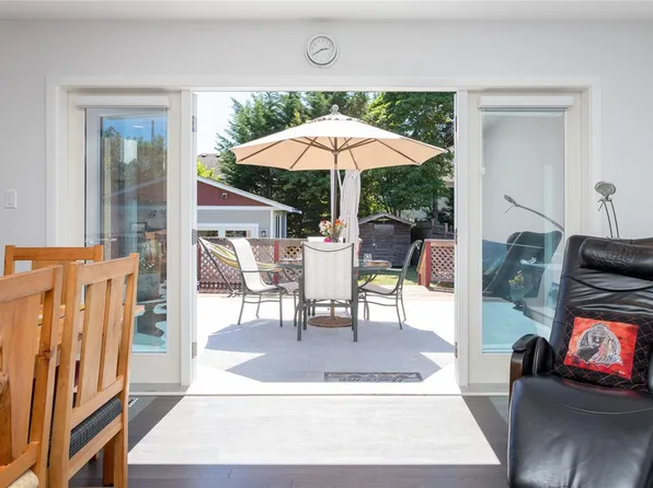367 Vincent Ave, Saanich, BC V9A 2G8