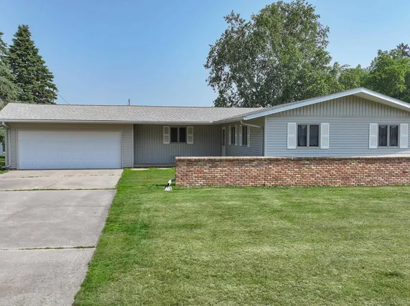 101 Hilltop Dr, Ackley, IA 50601