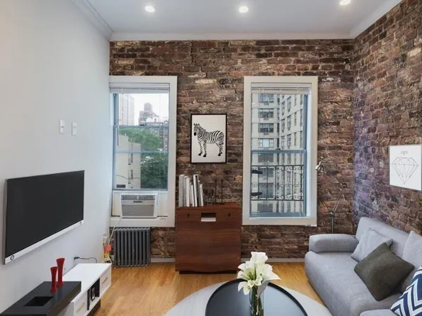 309 East 75th Street image 1 of 4