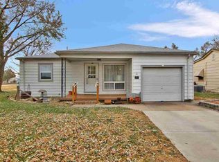 1711 E 11th St, Newton, KS 67114