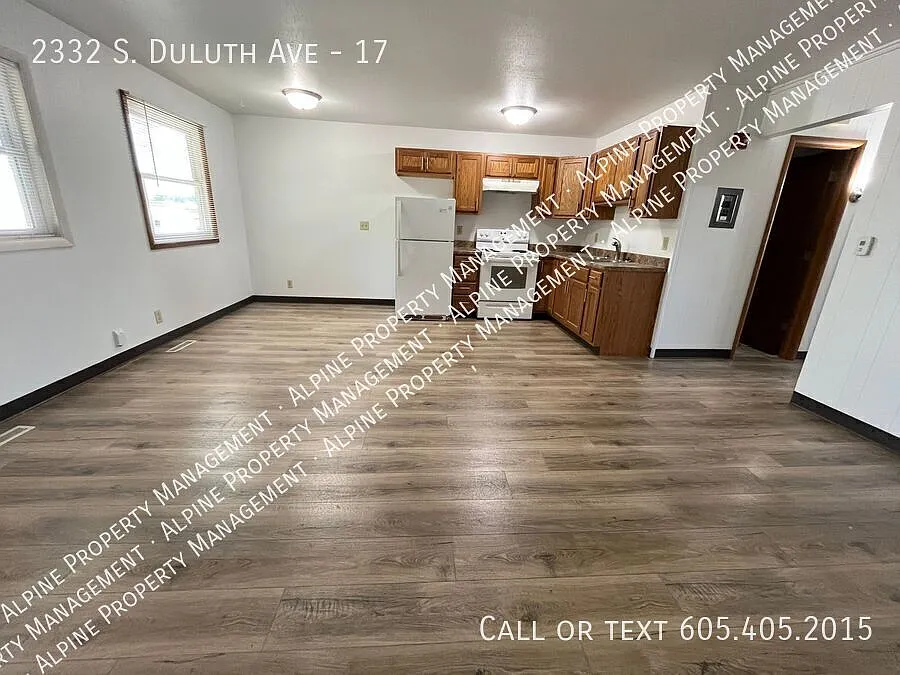 2 Bed/1 Bath 2nd Floor Apartment Near Augustana! — Photo 2