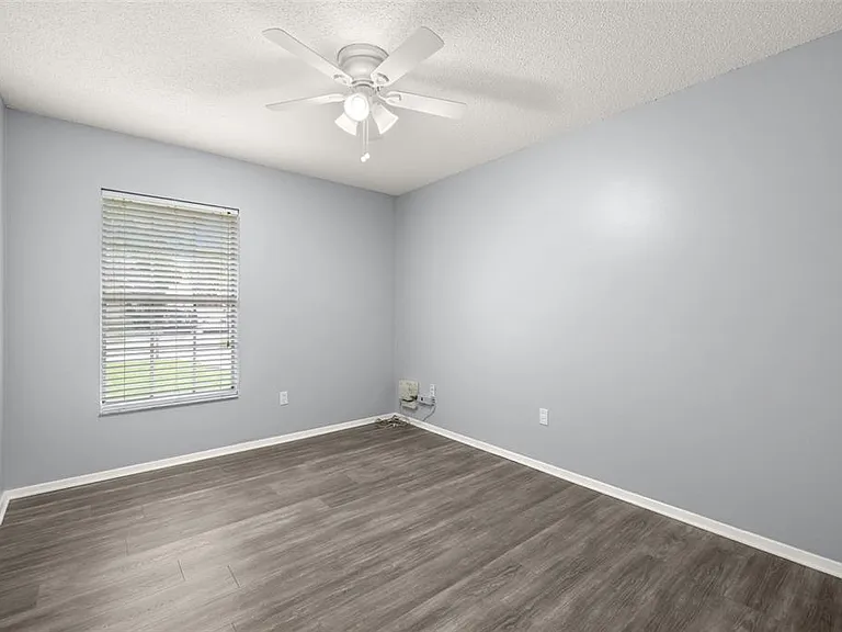 3257 Laurel Dale Dr — Photo 19