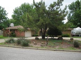 1112 Melody Ln, Ardmore, OK 73401