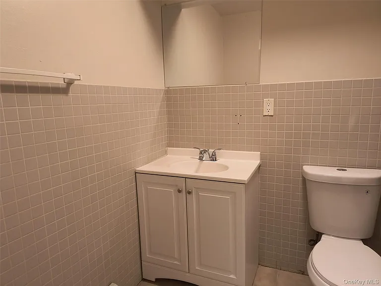 22 Gidney Ave #LOWER LEVEL — Photo 11