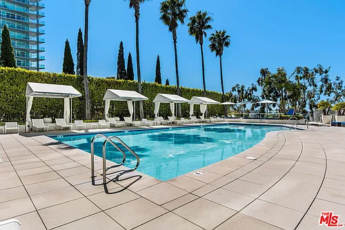 13700 Marina Pointe Dr Photo 1