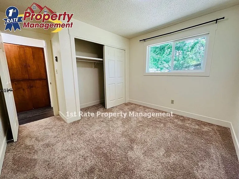 152 E Mission Dr — Photo 6