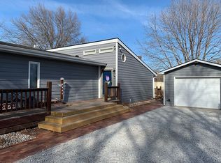 831 N 10th St, Geneva, NE 68361