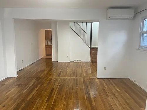 5th image of 141 Lamport Blvd #3