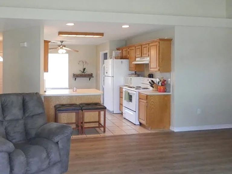 825 Huddleston Dr — Photo 6
