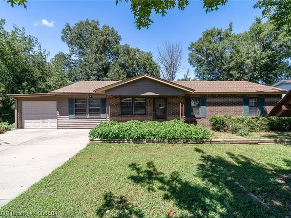 906 M St, Barling, AR 72923