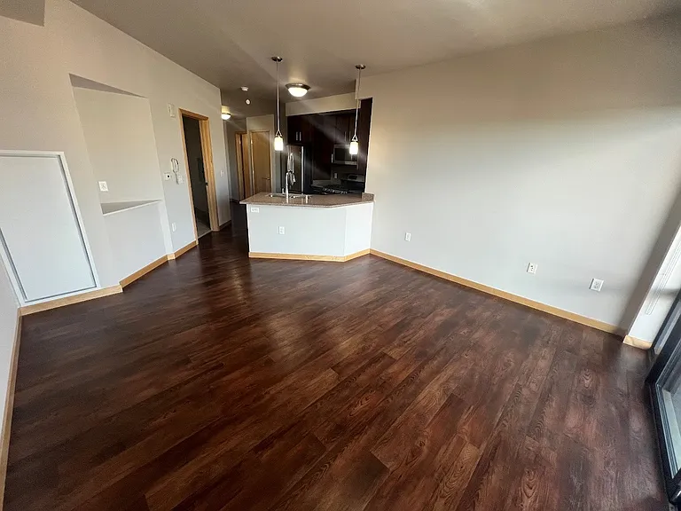 Venture Luxury High Rise — Photo 4