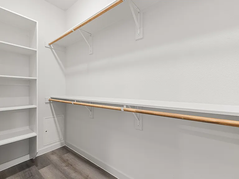 C1 Walk-in Closet C1 Walk-in Closet