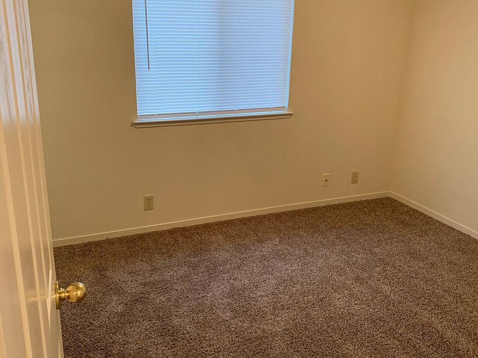 1st image of 410 1/2 E Elm St
