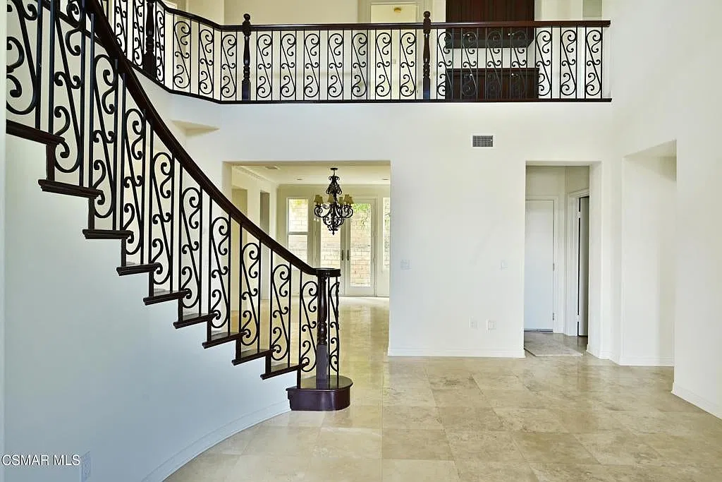 5 bed, 4.5 bath, 3782 sqft, $7,100 — Photo 3