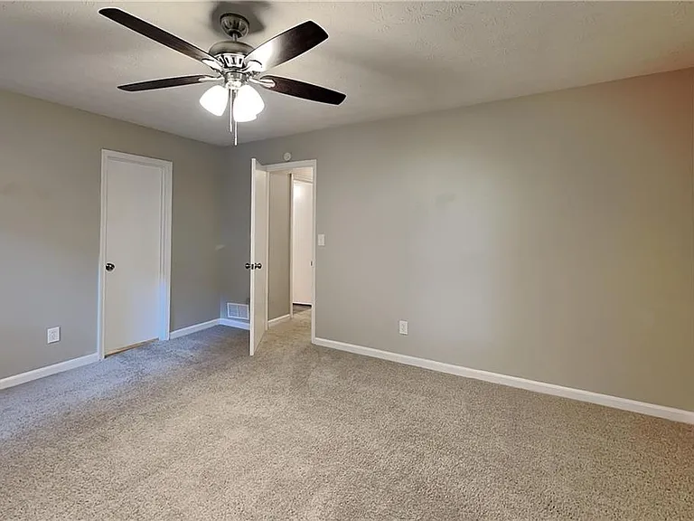 4094 Maxanne Dr NW — Photo 10