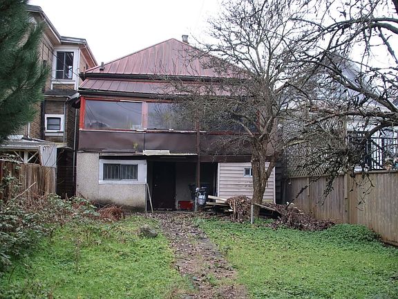 3rd image of 1127 Keefer St