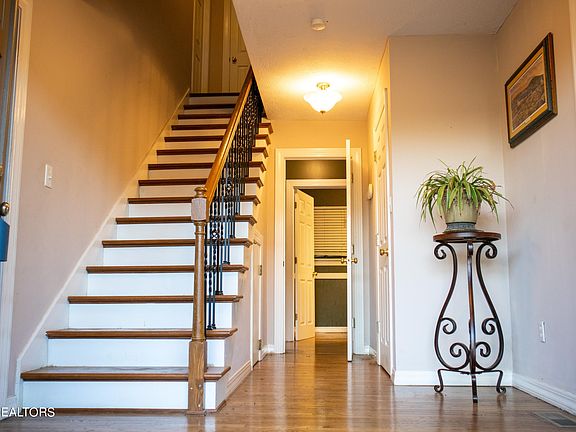 4th image of 848 Baylor Cir
