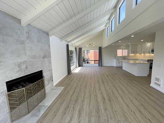 4th image of 3711 Promontory St