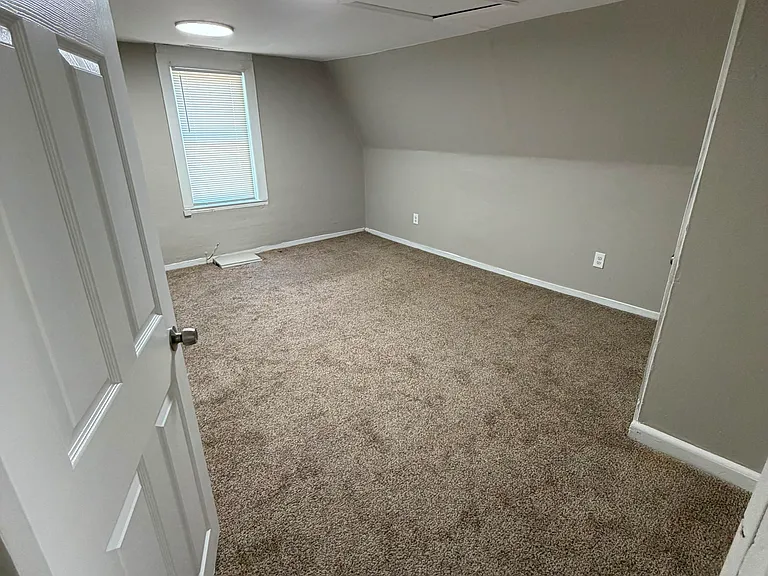 325-327 N Broad St #4 — Photo 2