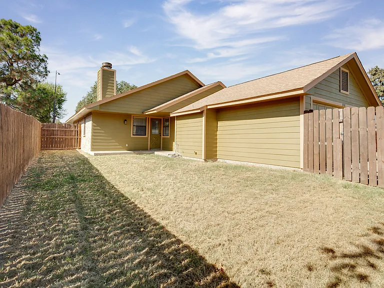 808 Camellia Ct — Photo 20