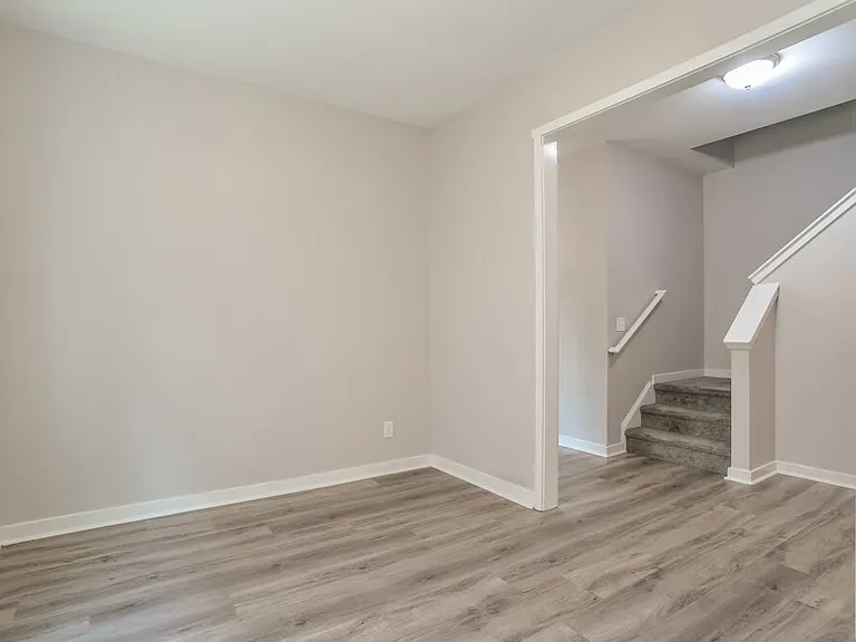 1048 Joselynn Dr — Photo 9