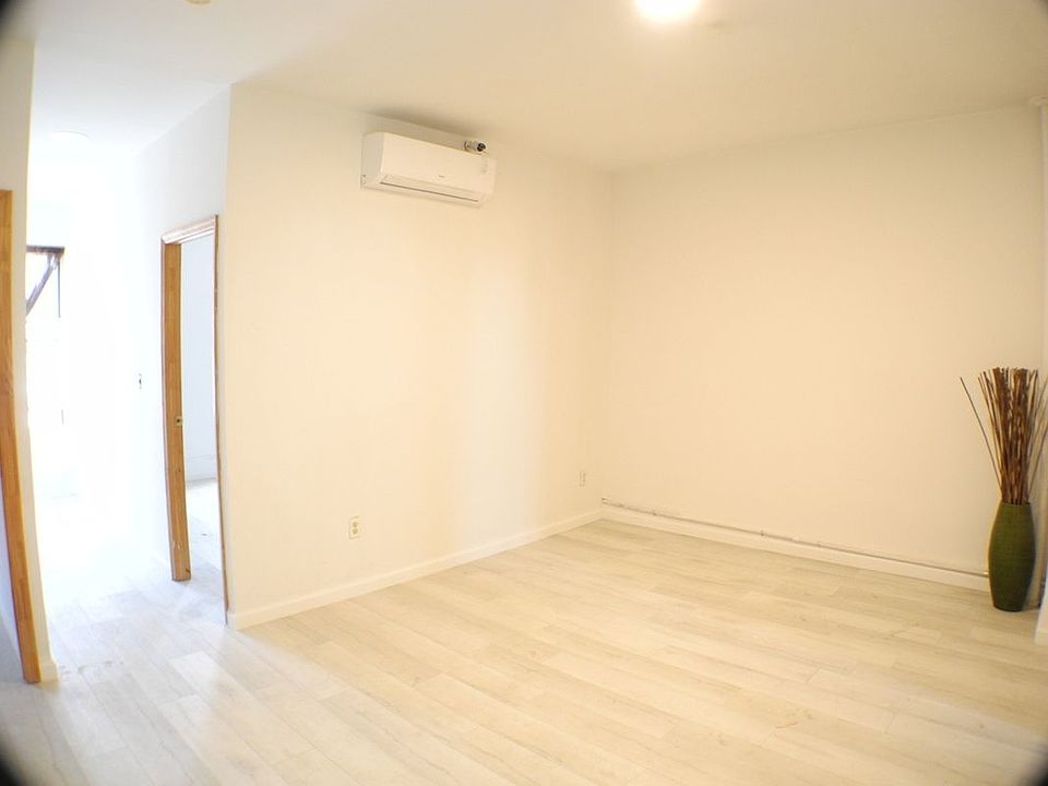 1st image of 12-09 Jackson Ave #1