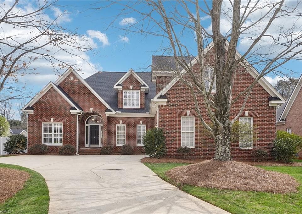 1st image of 6 Rosebay Ln