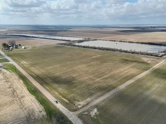 4th image of 915 Stroh Rd