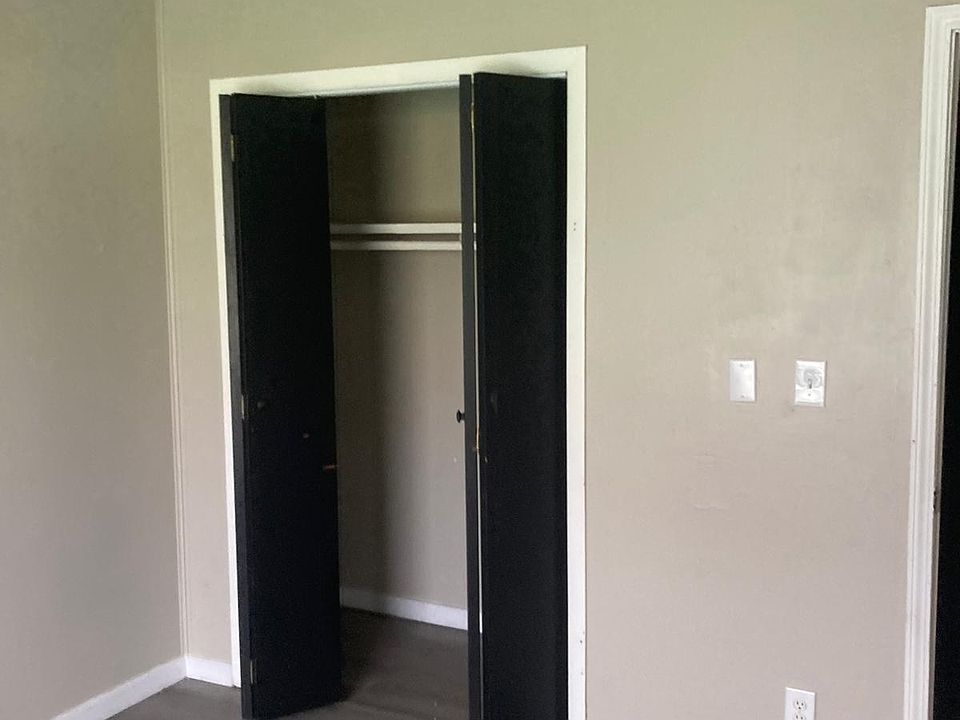 1st image of 70 Fairview Dr #5