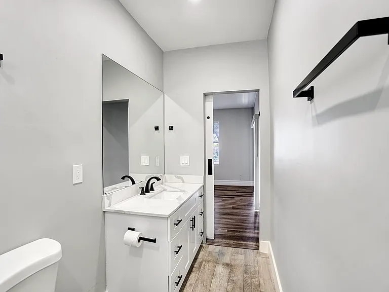 724 SW 9th St — Photo 15
