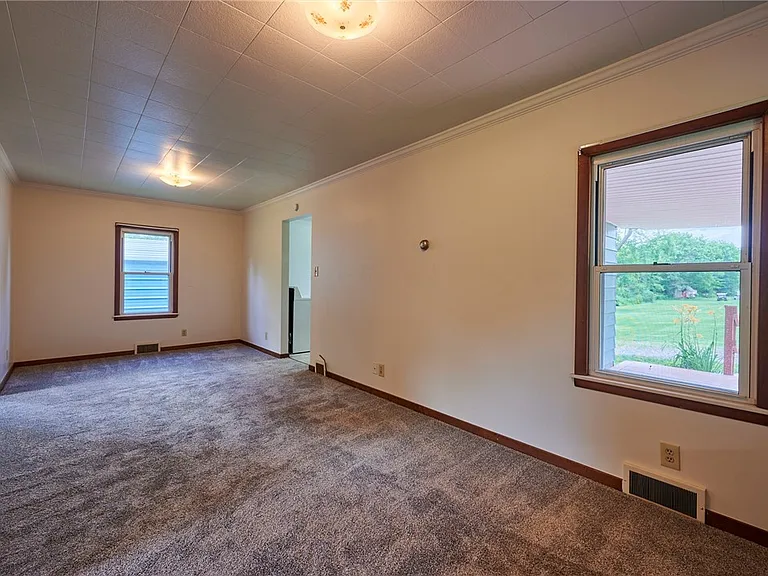 105 Derrick Ln — Photo 15