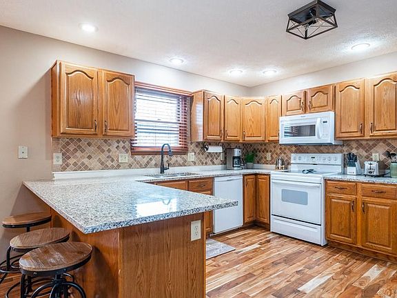 3rd image of 486 Greensward Dr