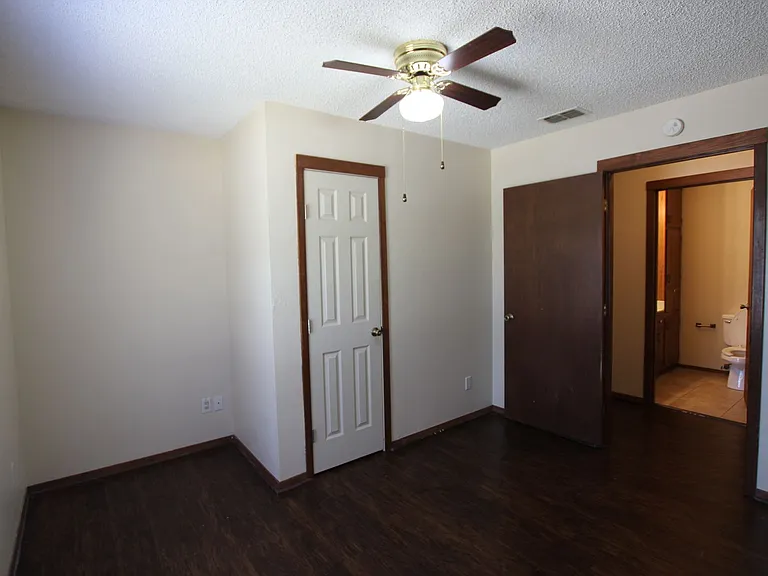 3211 S Donnybrook Ave — Photo 18