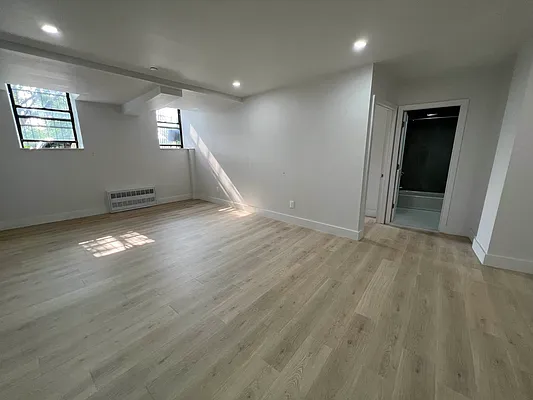 Rented by Oxford Property Group | media 9