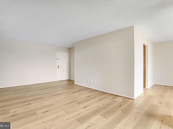 4th image of 2300 Pimmit Dr #308W