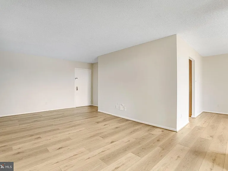 2300 Pimmit Dr #308W — Photo 4
