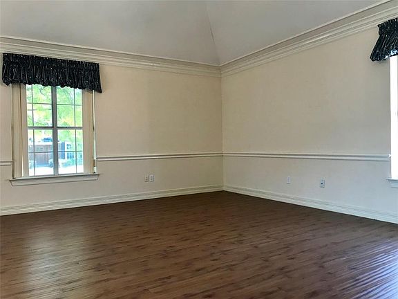 4th image of 2902 Wren Ln