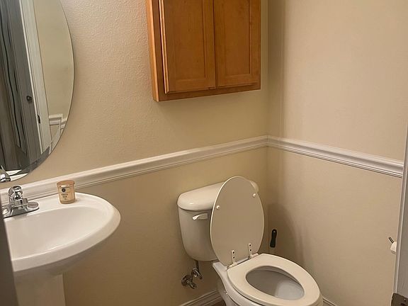 3rd image of 1535 Bentley Cir