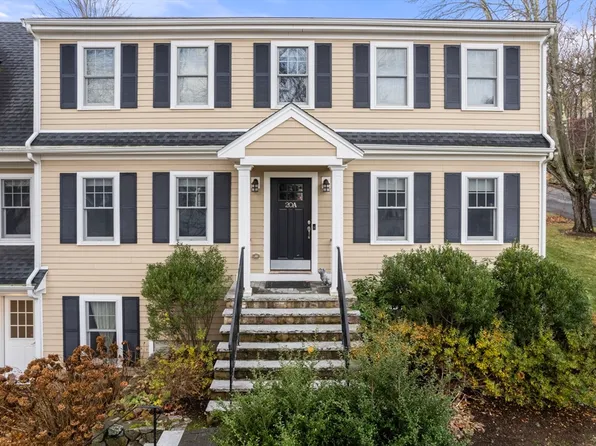 20 Westerly St #A, Wellesley, MA 02482