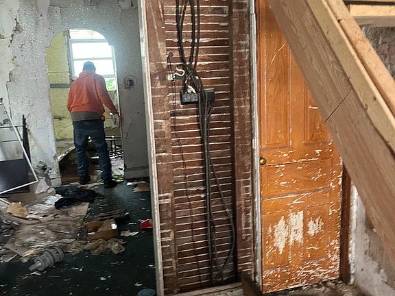 2nd image of 2119 Watkins St